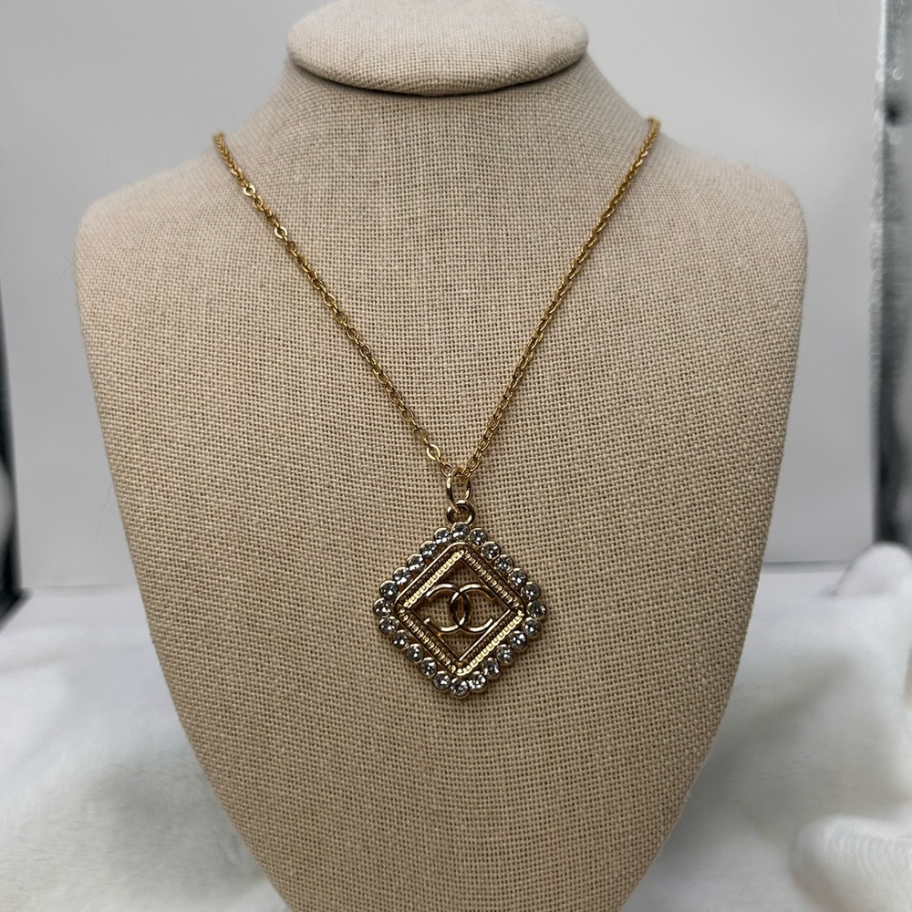 Authentic Chanel Rhinestone CC Zipper Pull Pendant Gold - Picture 6 of 7